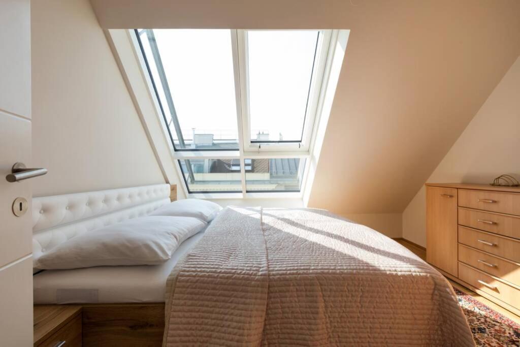 Grosses Penthouse #12 Mit Terrasse Und Aussicht Apartment Виена Екстериор снимка