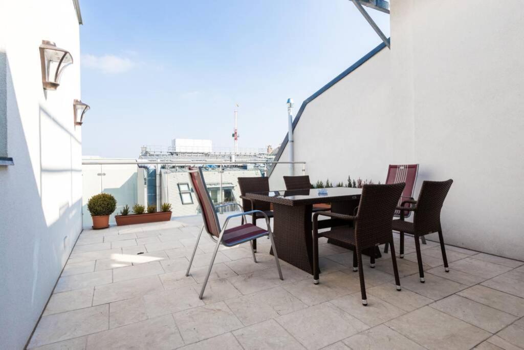 Grosses Penthouse #12 Mit Terrasse Und Aussicht Apartment Виена Екстериор снимка