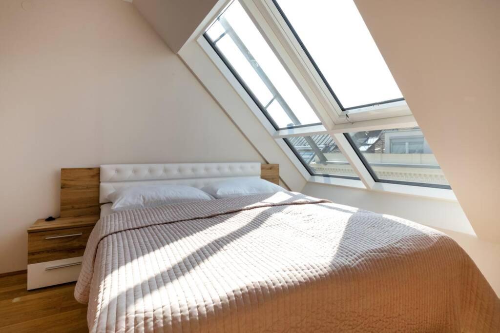 Grosses Penthouse #12 Mit Terrasse Und Aussicht Apartment Виена Екстериор снимка