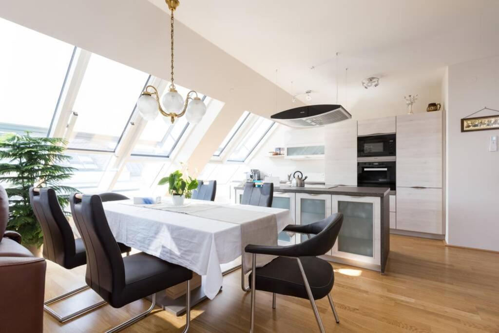 Grosses Penthouse #12 Mit Terrasse Und Aussicht Apartment Виена Екстериор снимка